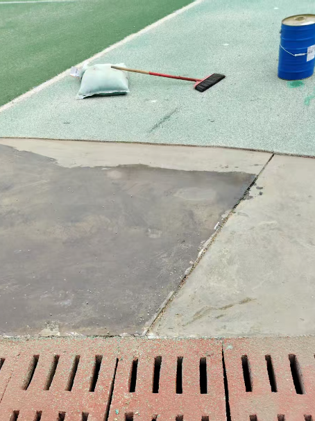 白云矿区球场翻新维修，含地面修补